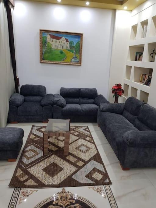 Golden Oasis Luxurious Private With Pool Vilă
