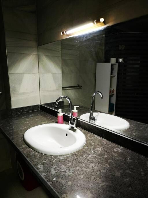 Golden Oasis Luxurious Private With Pool Vilă *